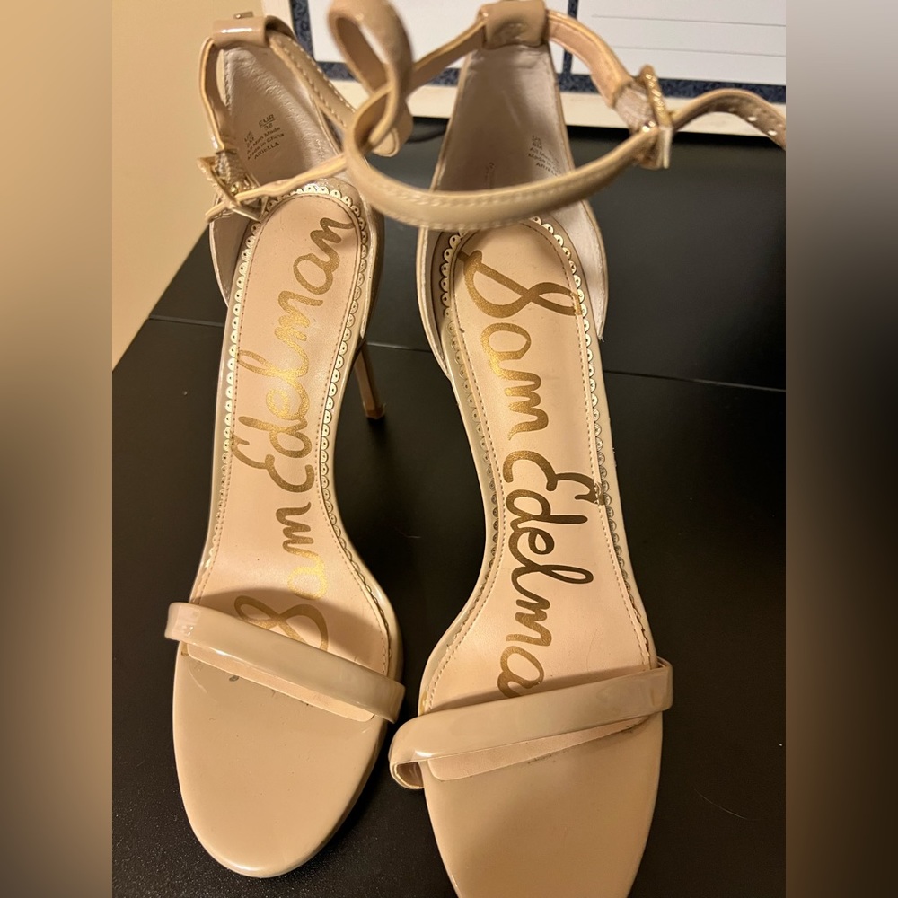 Classic nude pump. Sam Edelman nude pump in size 8. Worn once.
